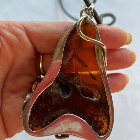 Amber pendant with leather necklace - Picture 3 of 14